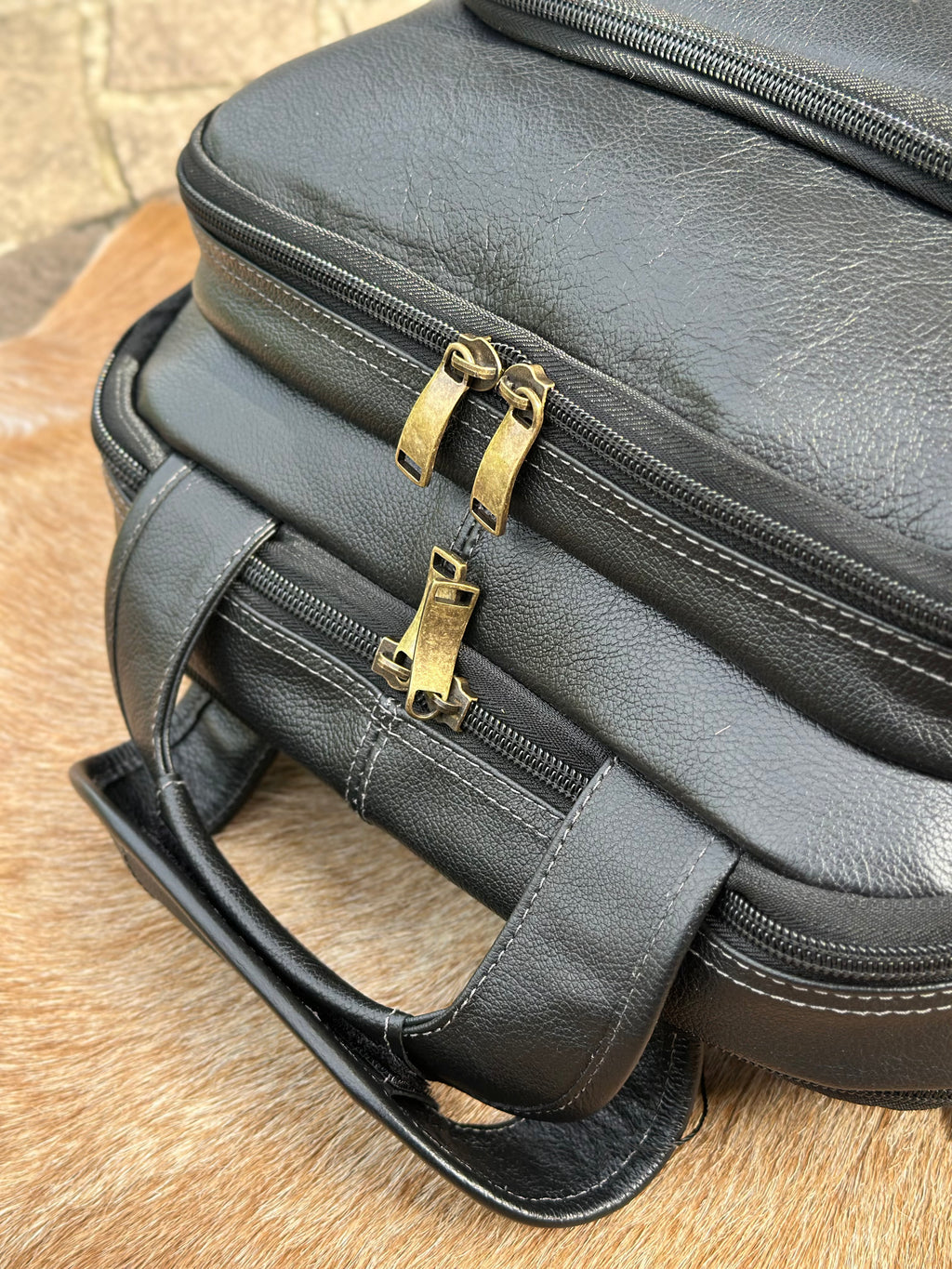 Mochila Marcel Leather - Ouro Negro | Executiva